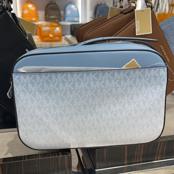 MICHAEL KORS Jet Set Large Ombré Signature Logo Crossbody Body
Light Sky… - Picture 7 of 16